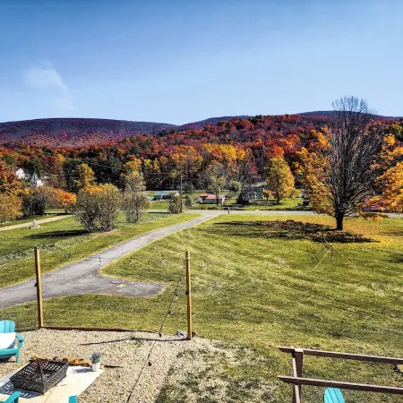 Family friendly mountain view, modern retreat.