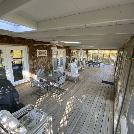 Fantastic get away house on lake