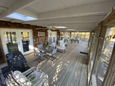 Fantastic get away house on lake