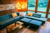 Mid Century Modern Time Capsule….3 miles to downtown Greenville! Hotels in Wade Hampton