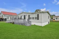 Charming waterfront  3-bedroom house - Wifi