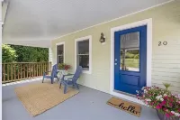 Quaint Downtown Jamestown R.I. Home -Walking distance to Newport Ferry and Beach