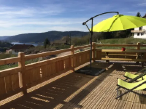 *Exceptional Offer*Chalet  / Lake/ South Facing / Ski Slopes / Jacuzzi, Sauna