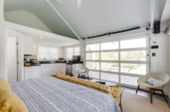 Home on Jackson Creek Home w/kayaks, bike, dock. Available guest cottage extra.