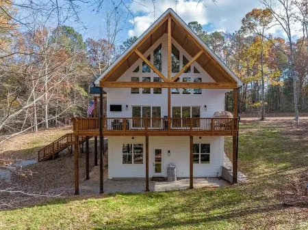 Beautiful Spacious New Lakefront Home