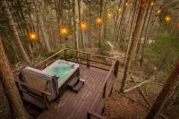 Mtn Views! Triple Decks, Hot Tub under the Stars, Secluded Feel Log Cabin, Games
