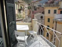 Cinque Terre, Riomaggiore, apartment overlooking the village and sea