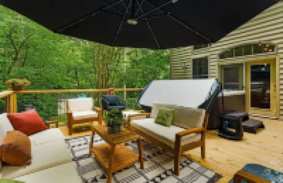 AVL Estate: 5K sq ft, Golf Sim, Speakeasy, Hot Tub, Sauna, Sleeps 20 + 2 pets