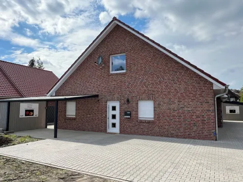 "elstar" - Barrierefreies Ferienhaus mit Carport Terrasse Netflix Free Wifi Hotels in Meppen