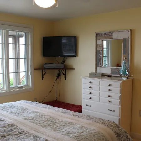 Beautiful Views, Sunrises, Pet Friendly, Comfortable!