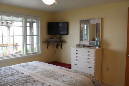 Beautiful Views, Sunrises, Pet Friendly, Comfortable!