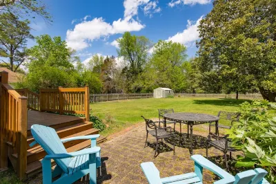 Irvington Country Getaway House Hotels near Steamboat Era Museum