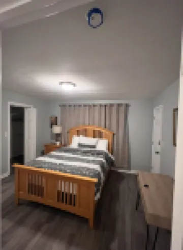 Cool and Calm 4bd  4ba close to all amenities in the city,