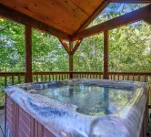 2,000 sqft, 2 Spacious King Suites & Bunk Room