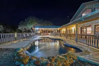 La Mansion on The Frio - Pet Friendly