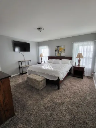 Hillside Relaxation in Endless Mountains. Minutes from Tioga Downs. Sleeps 8