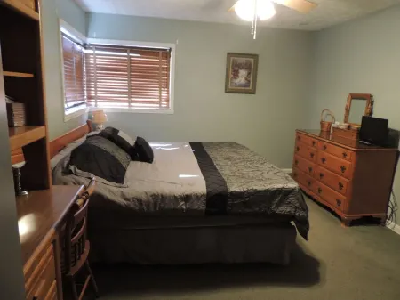 5 miles to Cuyhoga  National Park & Blossom Music Center Отели в г. Акрон