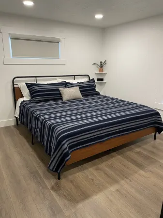 Newly remodeled cottage with King beds, and A/C