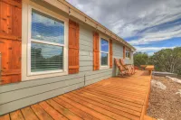 Hot tub, free WiFi, pet friendly, 10 minutes to Canyon Lake/boat ramp