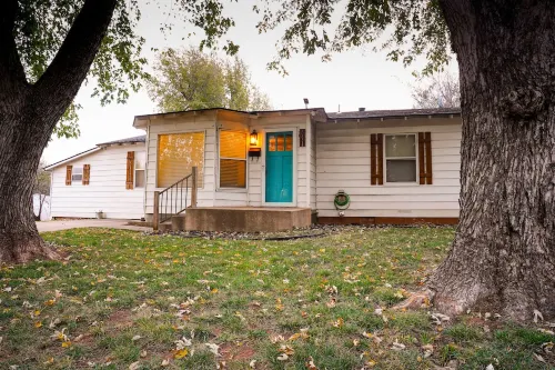 La Casa Zia - cozy home within walking distance of historic downtown Guthrie.
