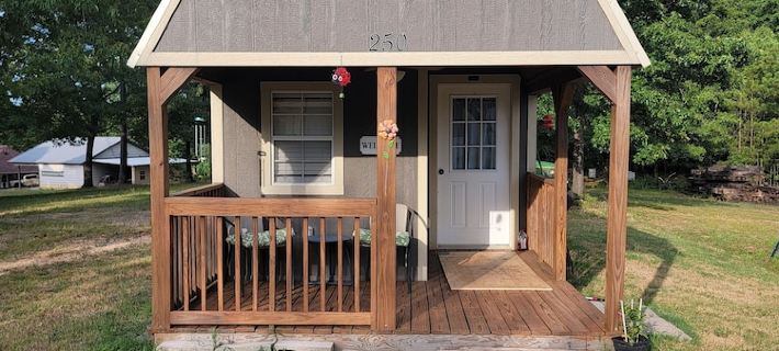 Cheerful Country Tiny Home! Hotels in Saline County