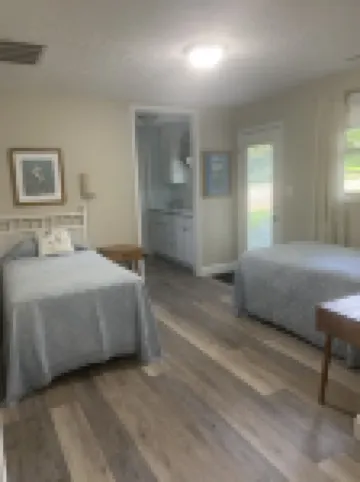 Walk to Uptown Shelby!  Earl Scruggs Center and Don Gibson Theatre! Lovely!