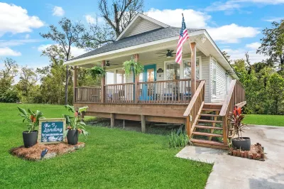 Private Island Paradise: 2 Bed, 2 Bath Retreat with Dock, Boat Lift  in Maurepas Hotels in 