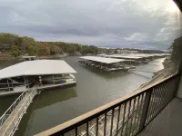 Newly remodeled updated condo,12x32 Boat slip, wi-Fi Internet cable TV, pwc slip