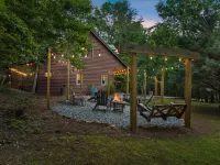 Beautiful Renovations, Hot Tub, Huge King Beds, Amenity Packed Các khách sạn gần Stovall Mill Covered Bridge