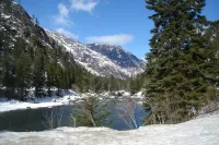 Riverfront! Outdoor Ent, Hot Tub, Views & Pet Friendly. Minutes to Leavenworth!