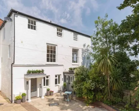 The Old Morgan Period 3 Bed Duplex Hotels in Great Malvern