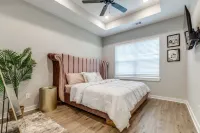 Glam luxury lifestyle within Houston! Hotels near Spring Creek Park