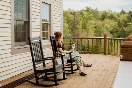 Peaceful Family Retreat 100 Acres and 10 Minutes to Okemo, Lakes, National Park Отели в г. Андовер