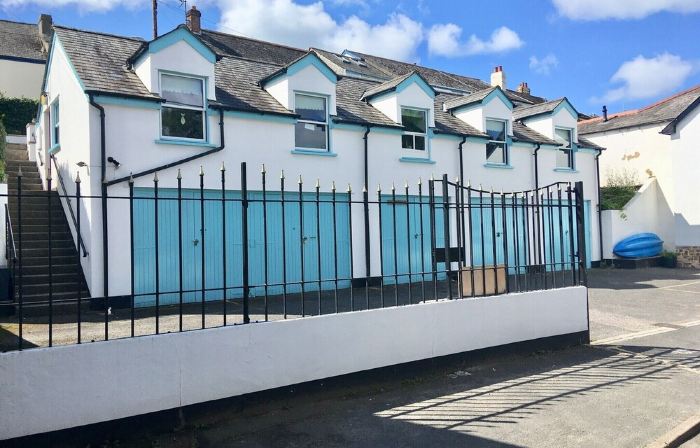 Appledore - Stables - A couples delight! One bed cottage with parking and wifi!