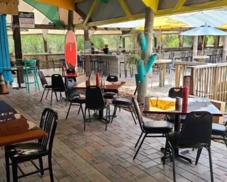 "The Blue Grotto" Entire Home, Weeki Wachee River Отели в г. Уэки-Уочи-Гарденс