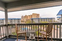 Newly Renovated Peaceful Oasis-Walk to the Beach!
