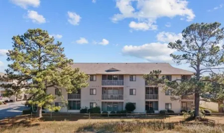 Cute Little River Condo, Newly updated 2 bedrooms 3 beds, sleeps 4-5