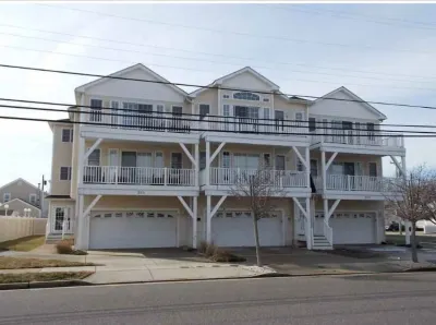 Beautiful Condo-a Short Distance to Beach/Boardwalk (East 17th Street)