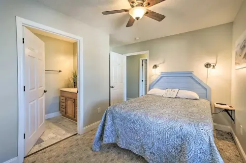 Close to Beach, Heated Pool, Hot Tub, and Shuffleboard. Sleeps 22!