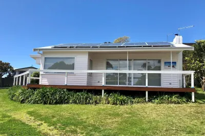Beach House with Bay of Fires views, featuring 2 bedrooms with ensuite bathrooms