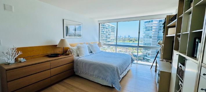 Beach and city views in condo with backyard access to beach and walkable town. Ξενοδοχεία στην πόλη Coronado