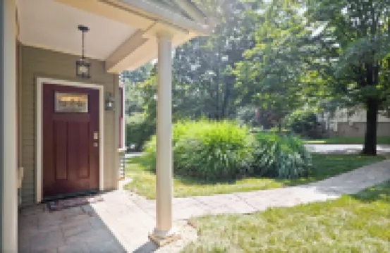 Guest suite close to James River and hiking/biking trails