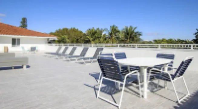 Tropical Garden Condo Just Steps to Sanibel Beach