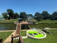 Tranquility Cove Lakehouse. Hot Tub! Family-Friendly, Newly Renovated