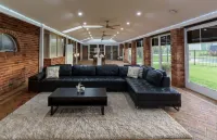 5acres, 5bdr, Hunter Valley Vineyards, Fireplace, Pool, Secluded, Nature views