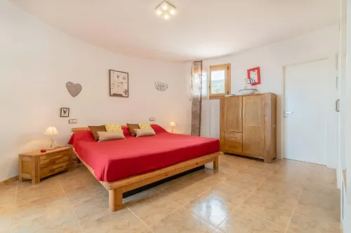 Modern-Mediterranean villa, large pool, sea view, lots of beach, sleeps 10