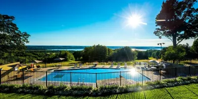 Fully remodeled cottage on private wooded setting, minutes from golf and skiing!