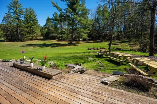 11 Beds Sleeps 20+. Pets OK. 4 Bedrooms, Bonus Room, Bunk House, Pool Table