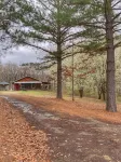 Cozy Cabin with an amazing deck and beautiful views of Lake Fort Smith!