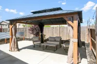 Serenity, a tranquil 4-bed, 3-bath home minutes away from UC Merced. Hotel dekat University of California, Merced